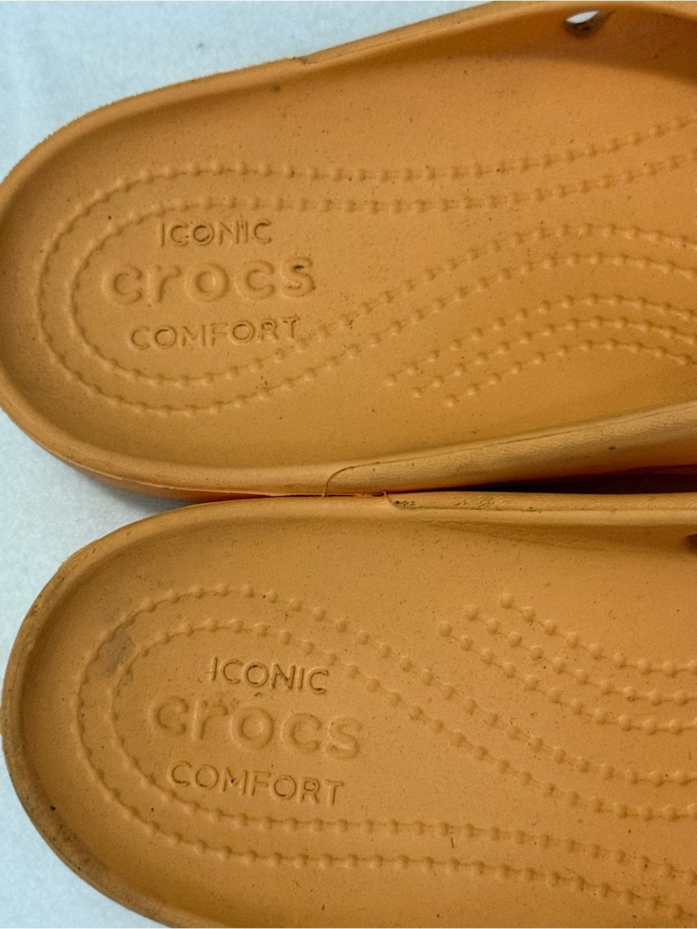 Crocs Iconic Comfort Orange Flip Flops Women’s Size 9 Lightweight Sandals - Picture 2 of 5